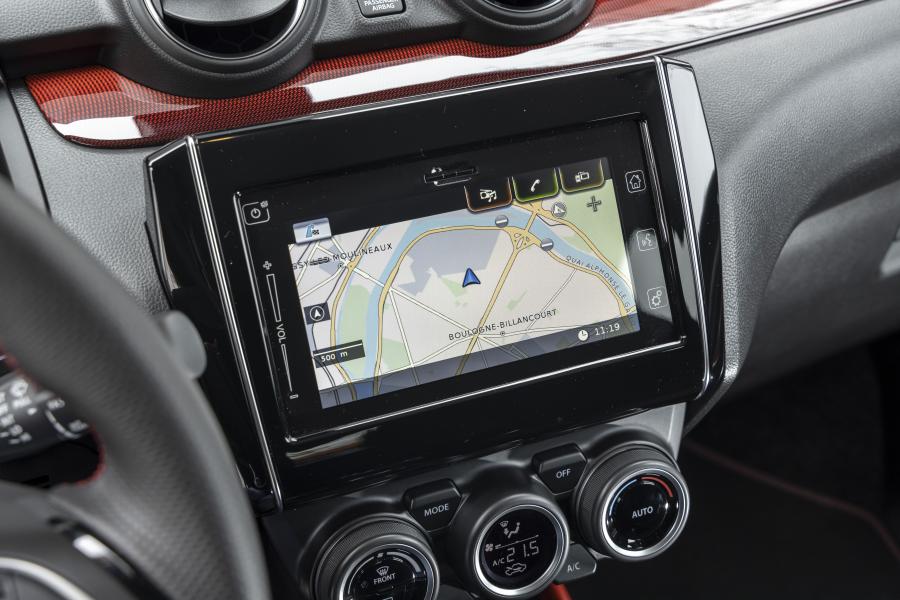 Детали интерьера Suzuki Swift Sport Hybrid 2020 года  (WW) (фото 26 из 40)